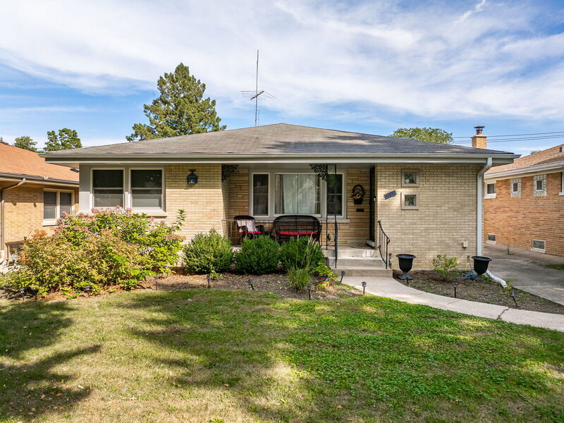 937 Robinhood Lane La Grange Park IL 60526