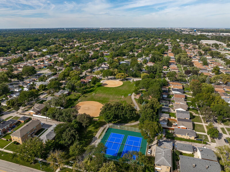 937 Robinhood Lane La Grange Park IL 60526