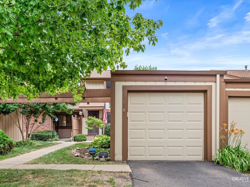 659 Glacier Trail Roselle IL 60172