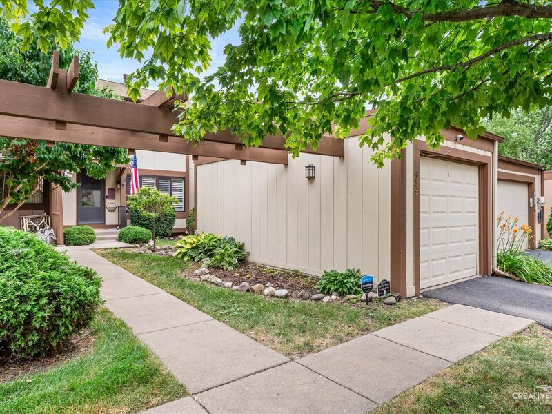 659 Glacier Trail Roselle IL 60172