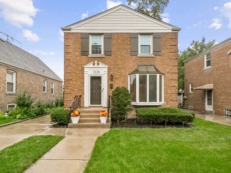 5320 S Oak Park Avenue Chicago IL 60638