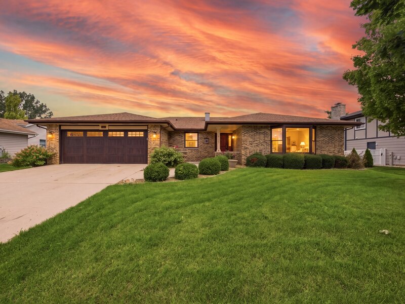 2122 Sherborn Lane Schaumburg IL 60193