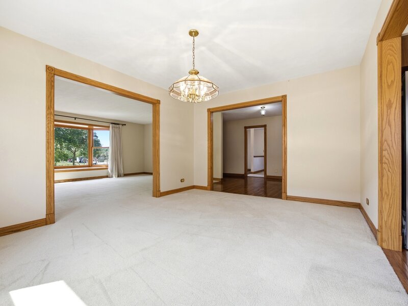 2122 Sherborn Lane Schaumburg IL 60193