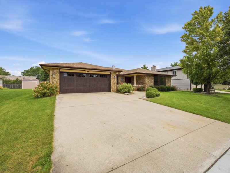 2122 Sherborn Lane Schaumburg IL 60193