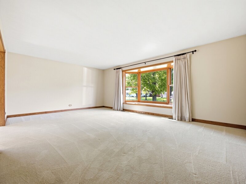 2122 Sherborn Lane Schaumburg IL 60193