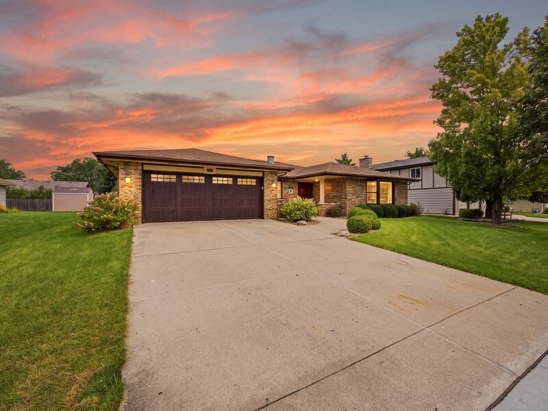 2122 Sherborn Lane Schaumburg IL 60193