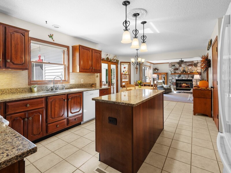2493 Countryside Lane Bettendorf IA 52722