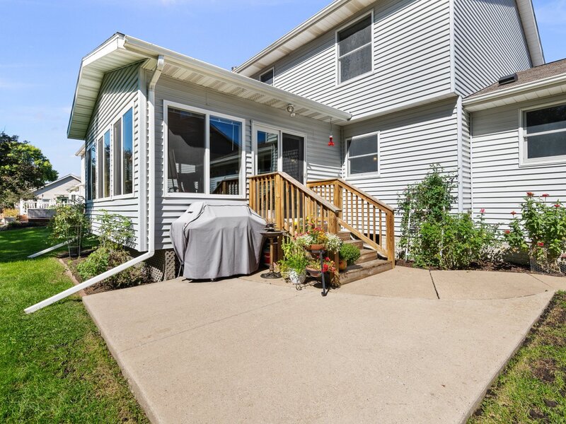 2493 Countryside Lane Bettendorf IA 52722