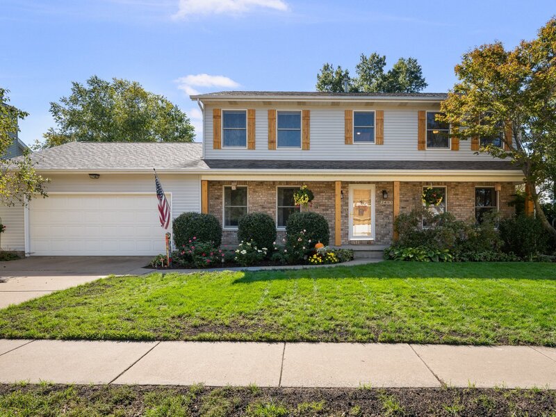 2493 Countryside Lane Bettendorf IA 52722