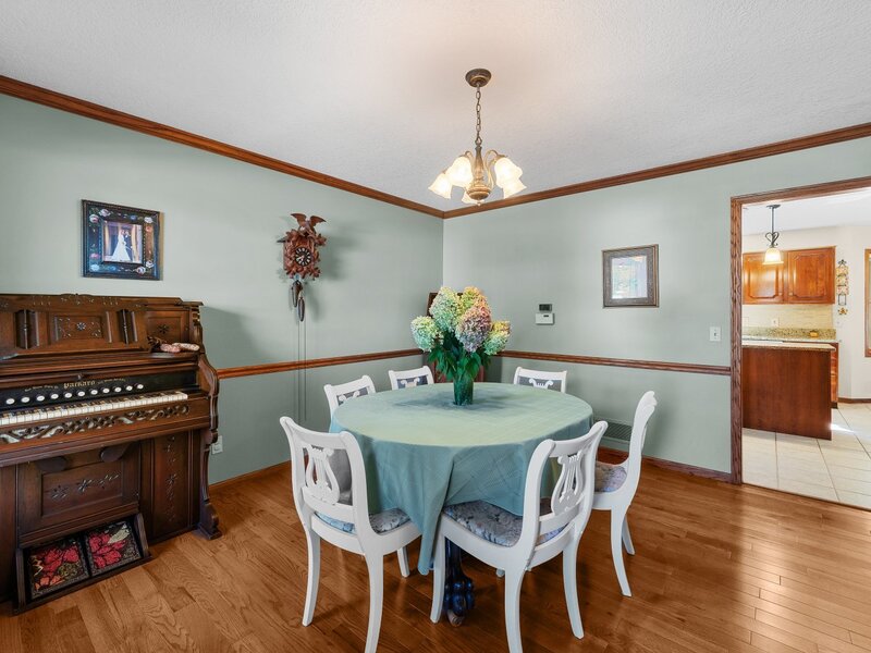 2493 Countryside Lane Bettendorf IA 52722