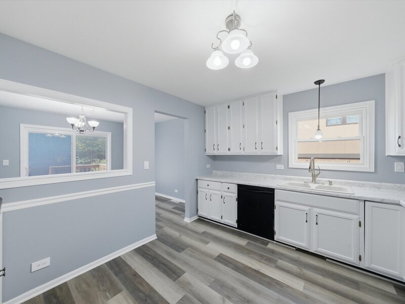 863 Pleasant Street Woodstock IL 60098