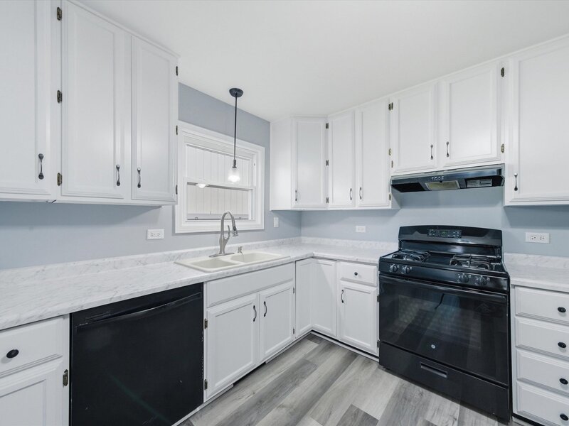 863 Pleasant Street Woodstock IL 60098