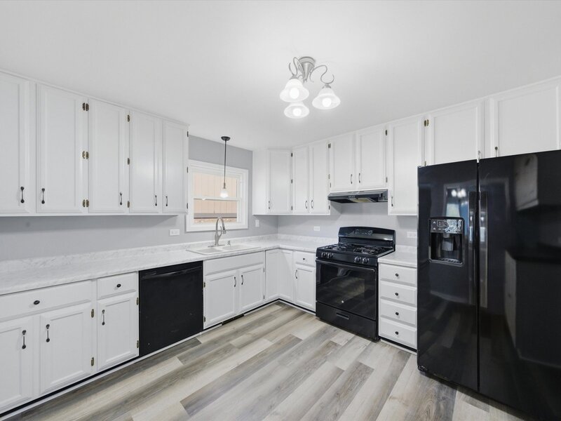 863 Pleasant Street Woodstock IL 60098