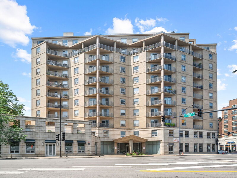 4350 N Broadway Street Chicago IL 60613
