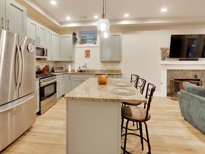 6100 N Hermitage Avenue Chicago IL 60660