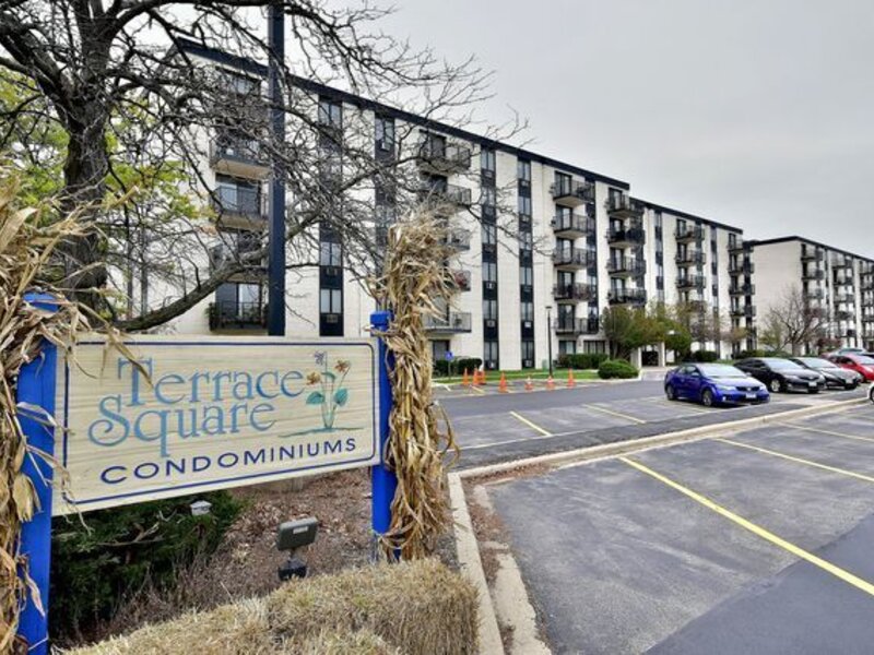 9701 N Dee Road Niles IL 60714