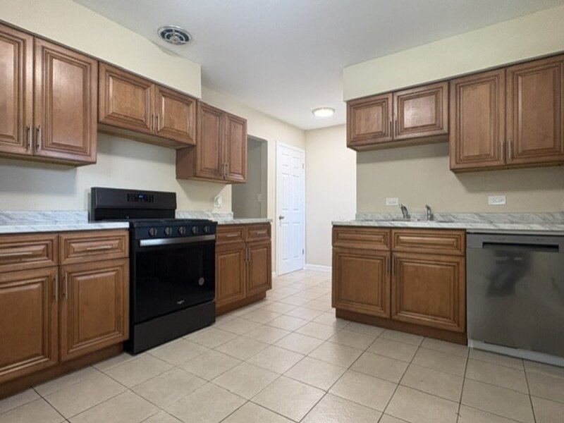 180 E Northwest Highway Des Plaines IL 60016