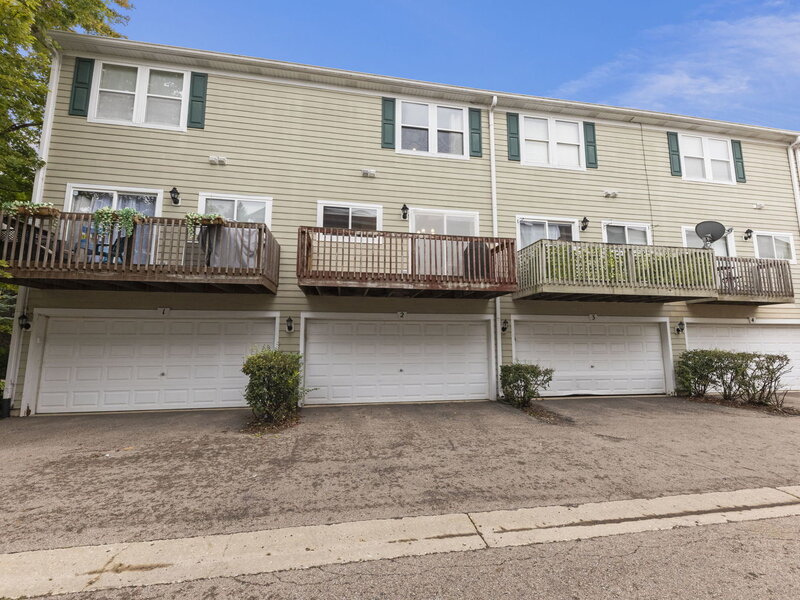 1105 Village Center Parkway Aurora IL 60506