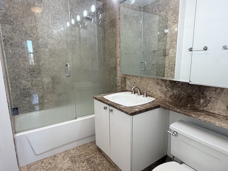 40 E Cedar Street Chicago IL 60611