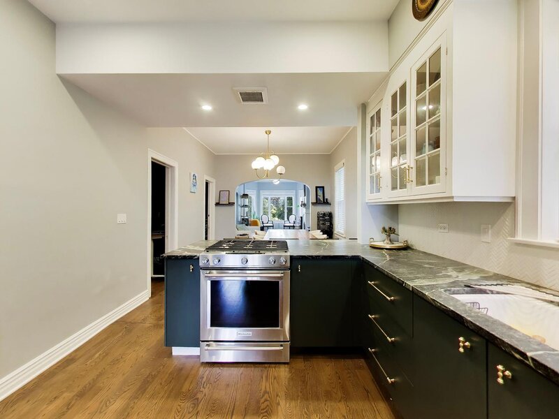 2052 N Whipple Street Chicago IL 60647