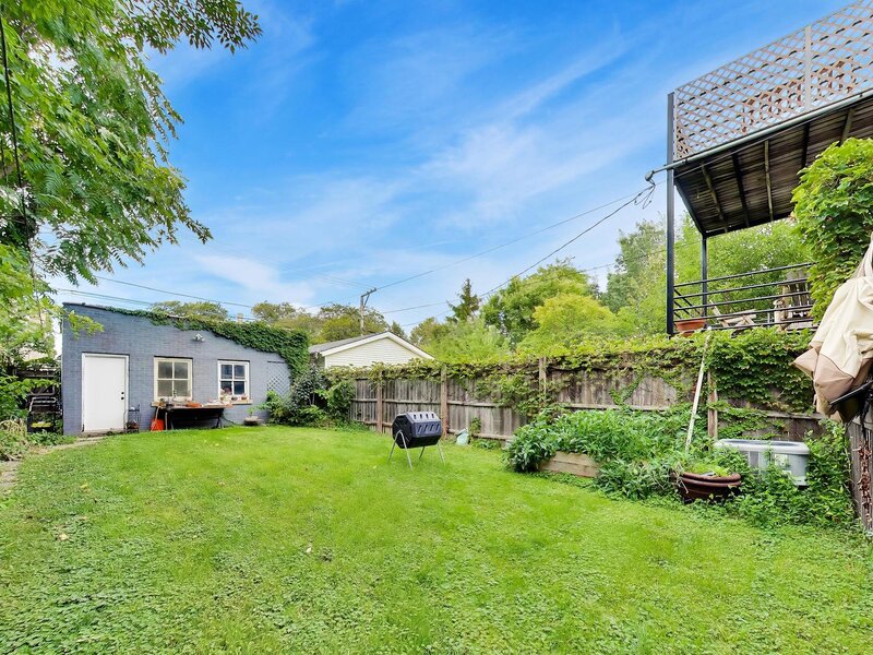 2052 N Whipple Street Chicago IL 60647