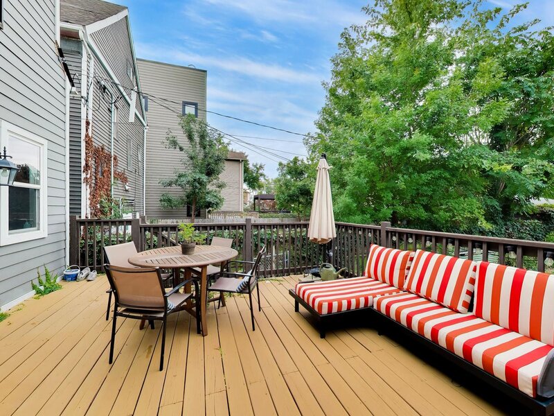 2052 N Whipple Street Chicago IL 60647