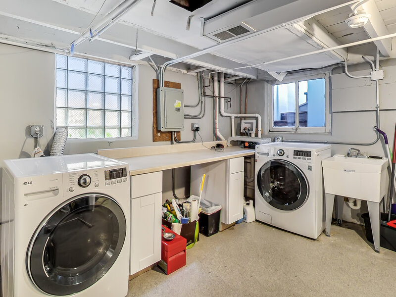 2052 N Whipple Street Chicago IL 60647