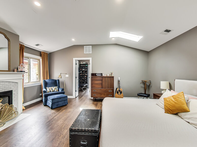 2052 N Whipple Street Chicago IL 60647