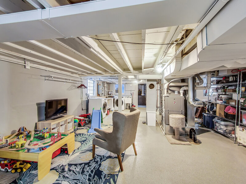 2052 N Whipple Street Chicago IL 60647