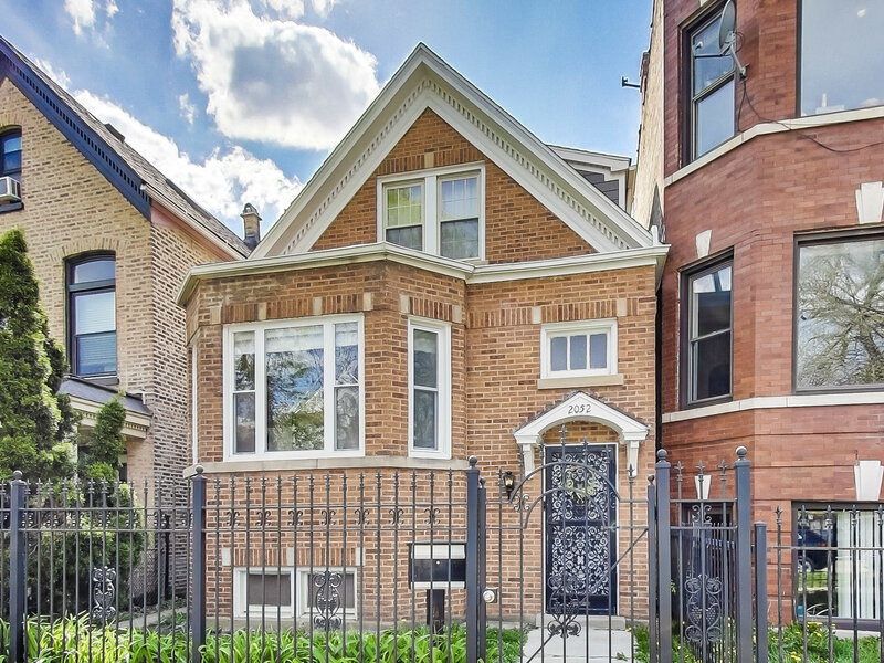 2052 N Whipple Street Chicago IL 60647