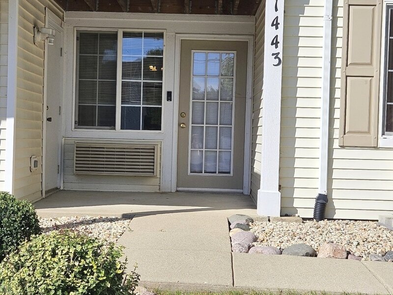 1443 Mcclure Road Aurora IL 60505