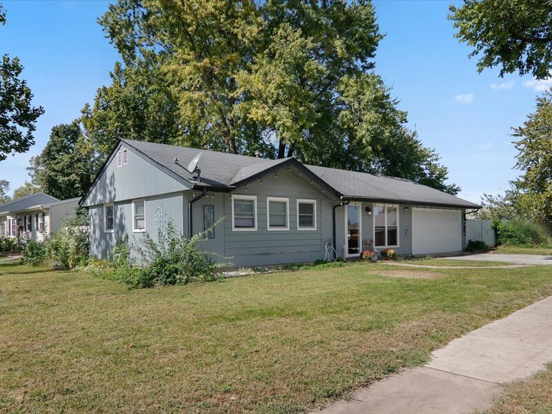 1402 Mount Vernon Drive Bloomington IL 61704