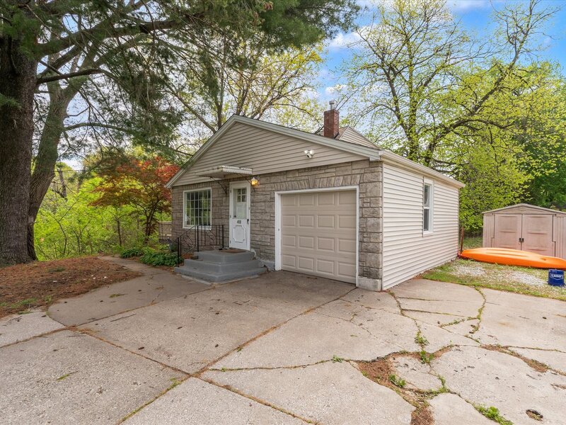 408 32nd Avenue Moline IL 61265
