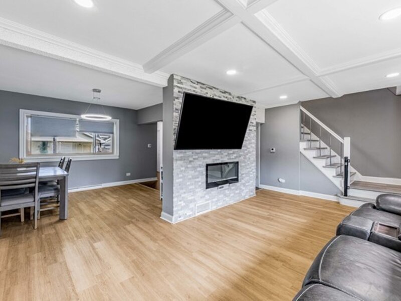 5227 S Neenah Avenue Chicago IL 60638