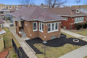 Photo of 7724 S Chappel Avenue Chicago IL 60649