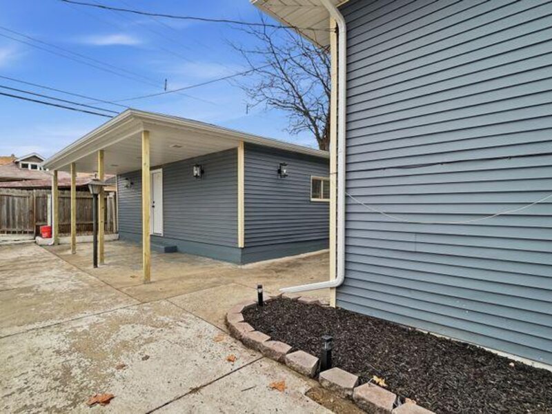 7724 S Chappel Avenue Chicago IL 60649