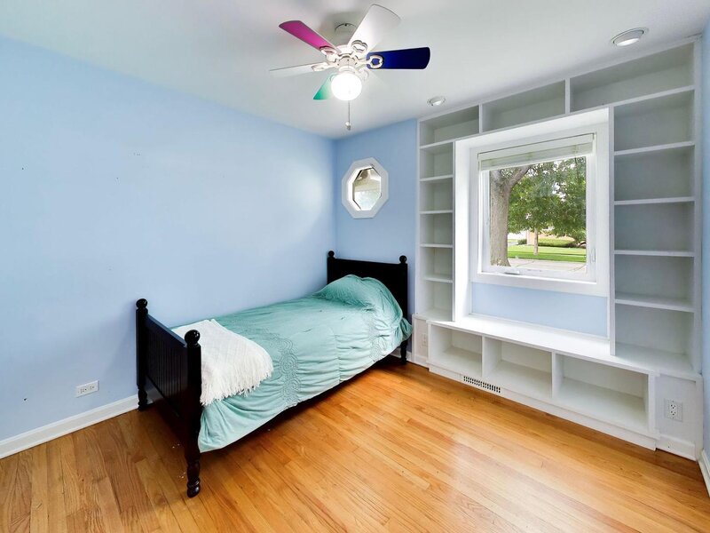 202 N Prospect Manor Avenue Mount Prospect IL 60056