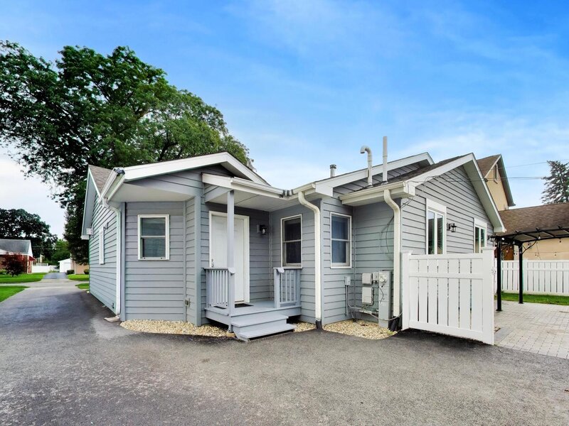 202 N Prospect Manor Avenue Mount Prospect IL 60056