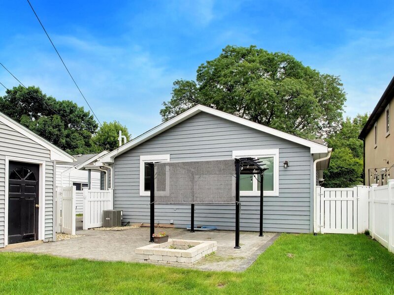 202 N Prospect Manor Avenue Mount Prospect IL 60056
