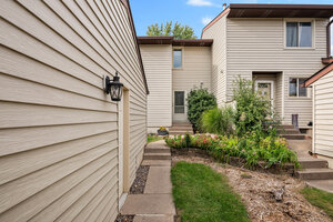 Photo of 3640 Cedarwood Court Bettendorf IA 52722