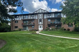 Photo of 11018 Theresa Circle Palos Hills IL 60465 Unit 2D