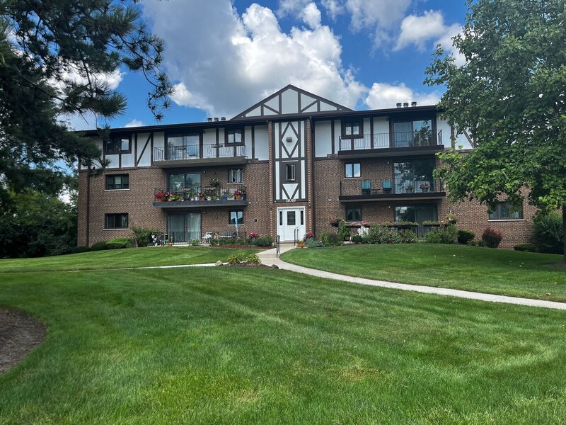 11018 Theresa Circle Palos Hills IL 60465