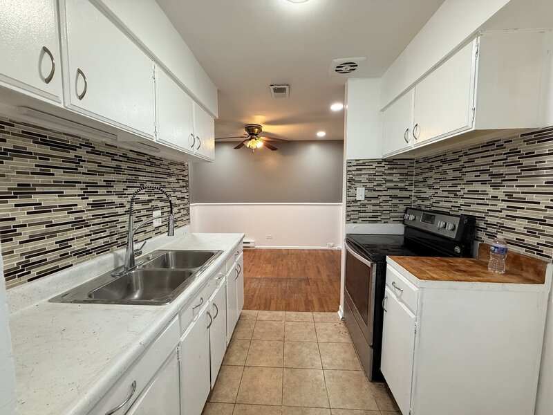 18 Kirkland Lane Villa Park IL 60181