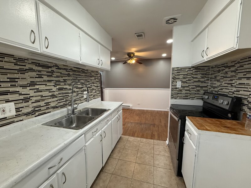 18 Kirkland Lane Villa Park IL 60181