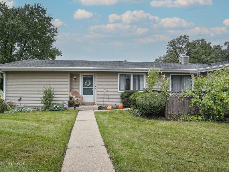 824 Wiltshire Drive Mchenry IL 60050