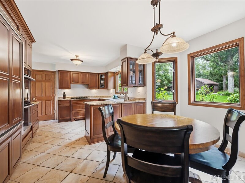 40 S Bridle Creek Drive St. Charles IL 60175