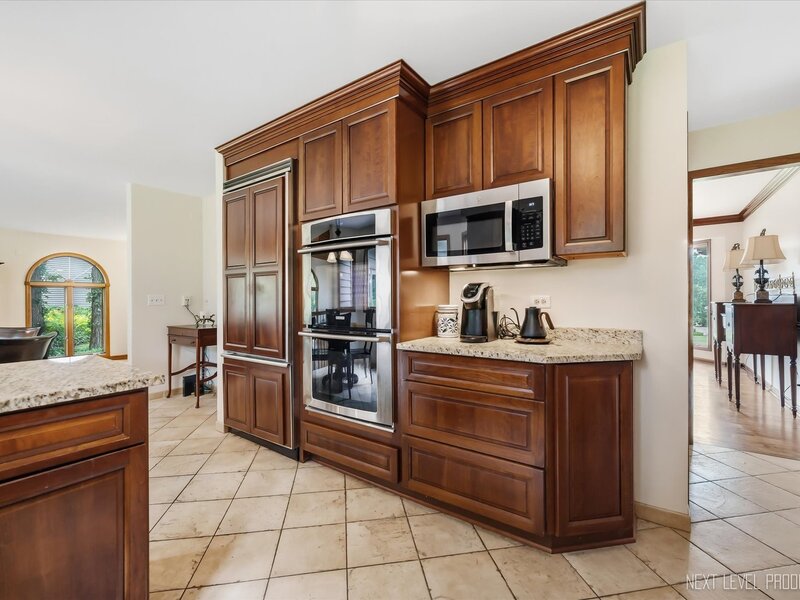 40 S Bridle Creek Drive St. Charles IL 60175