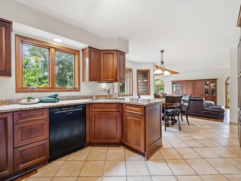 40 S Bridle Creek Drive St. Charles IL 60175