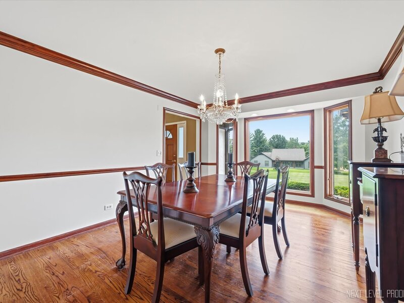 40 S Bridle Creek Drive St. Charles IL 60175
