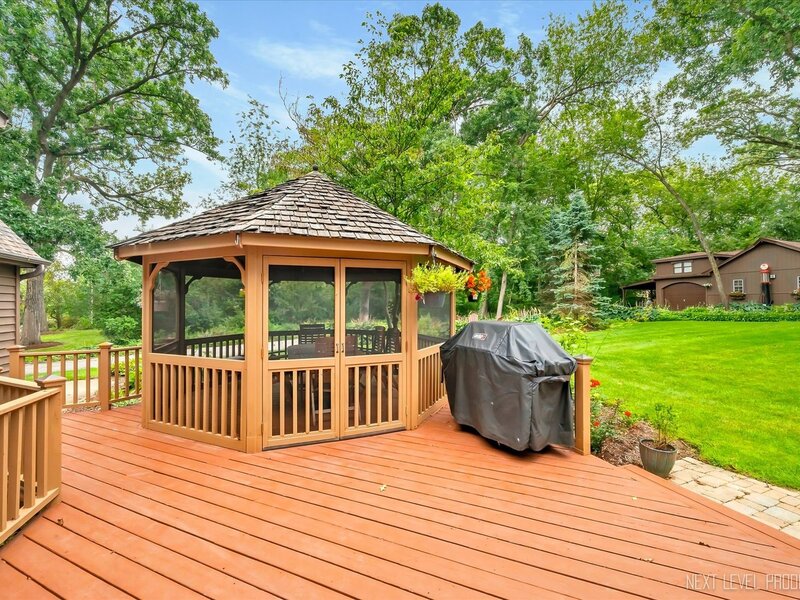 40 S Bridle Creek Drive St. Charles IL 60175